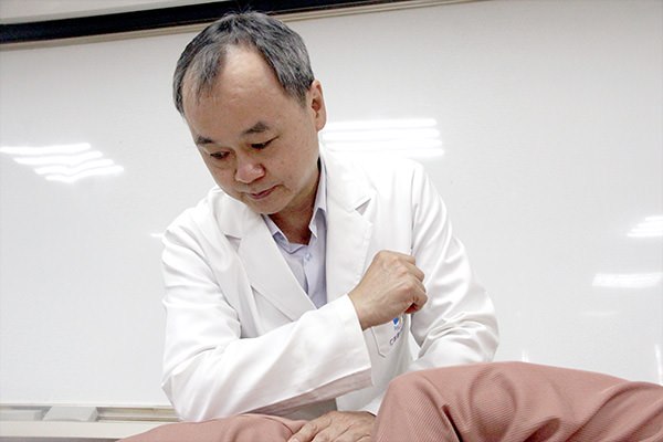 台中中清仁心堂中醫診所醫師診治照片